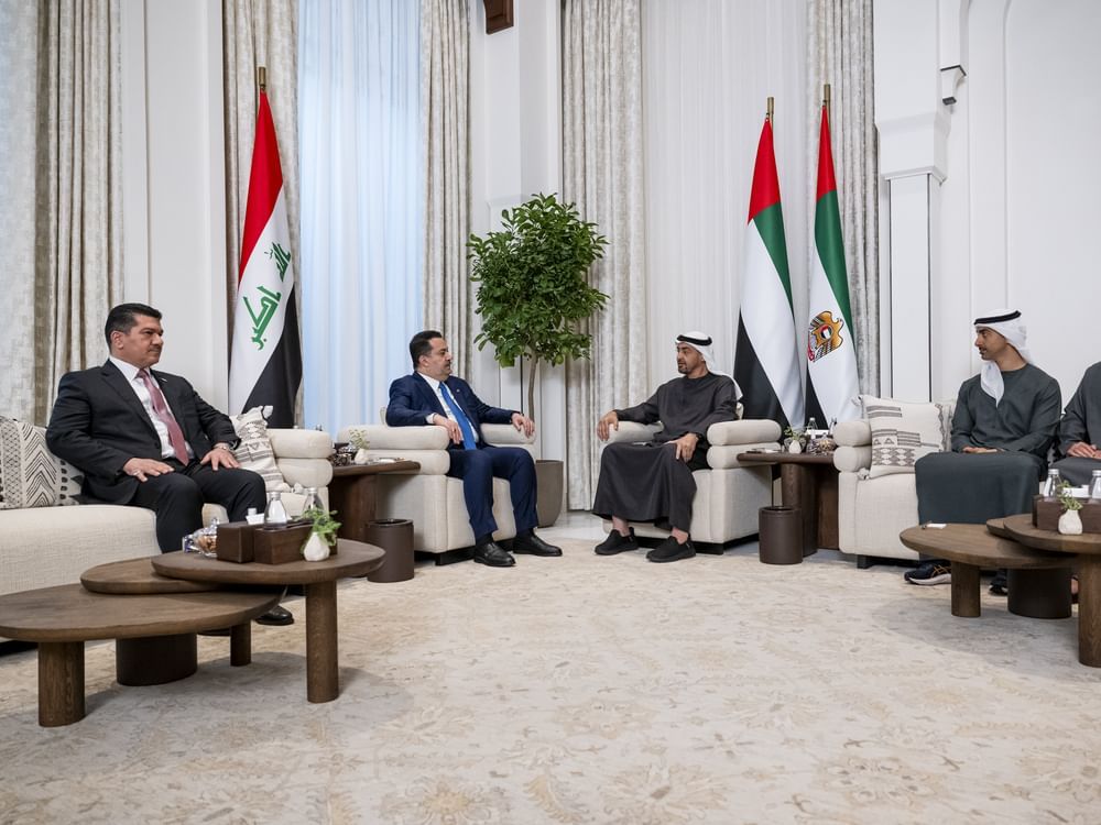 رئيس الدولة ورئيس وزراء العراق يبحثان علاقات البلدين والتطورات الإقليمية