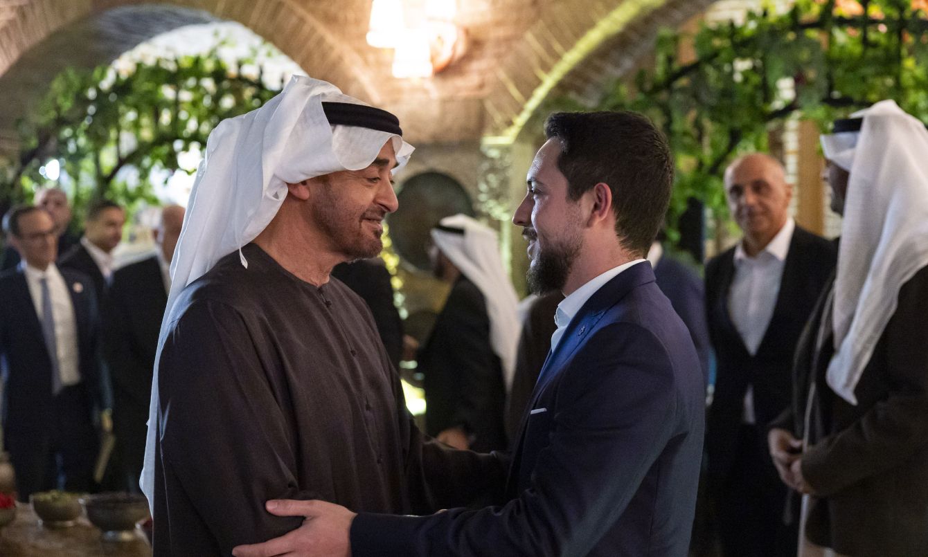 رئيس الدولة يلتقي في أذربيجان ولي عهد الأردن ورئيس بيلاروسيا ورئيس وزراء ألبانيا على مأدبة عشاء خاصة أقامها سموه